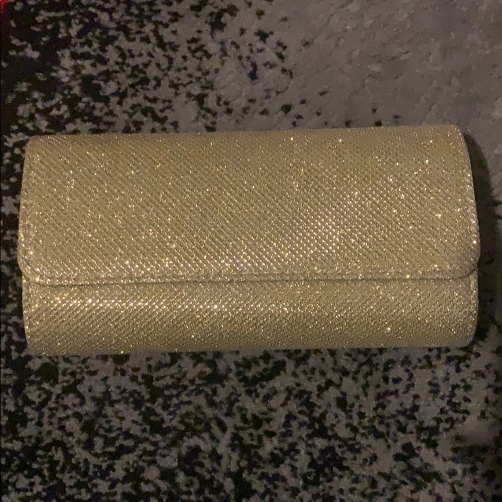 Gold clutch purse 👜 💜